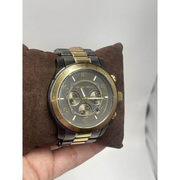 Michael Kors MK 8160 Runway Watch Unisex Working Battery - Picture 4 of 13